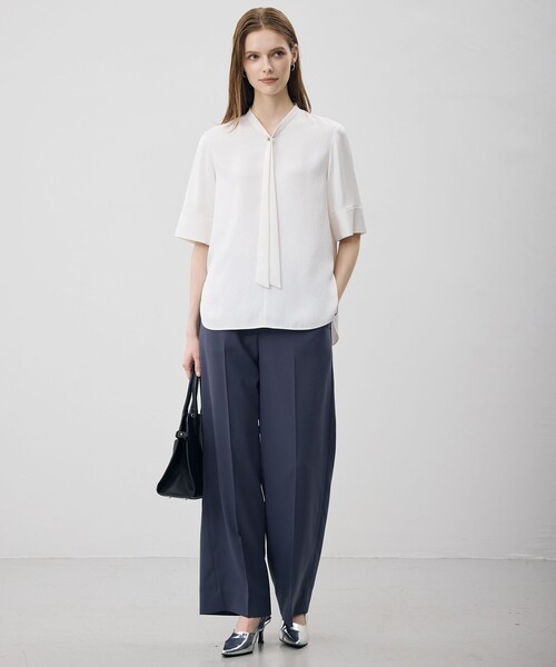 ICB(アイシービー)の「【CLASSY.掲載・新色追加・WEB限定カラーあり】FluidBackSatin ワイドパンツ(その他パンツ・レディース・グレー系/ネイビー系/サックスブルー系/ライトグレー系7/ブラック系/ブルー系/ダークグリーン系・46/44/42/40/48)」の22枚目の写真