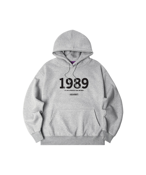 NUHABIT(ニューハビット)の「N/H 1989 LOGO オーバーサイズ 起毛 フードパーカー (SOH4-1NH7098)(パーカー・メンズ・ブラック/グレー/アイボリー/ネイビー/ライトグレー・LARGE/MEDIUM/X-LARGE)」の1枚目の写真