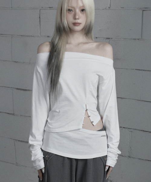 ETRE AU SOMMET(エトレオソメ)の「Cut-Out Open Long Sleeve (White)(Tシャツ/カットソー・レディース・ホワイト・FREE)」の1枚目の写真