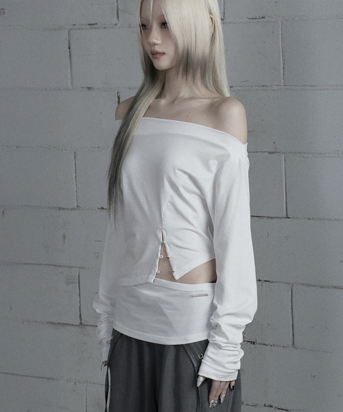ETRE AU SOMMET(エトレオソメ)の「Cut-Out Open Long Sleeve (White)(Tシャツ/カットソー・レディース・ホワイト・FREE)」の5枚目の写真