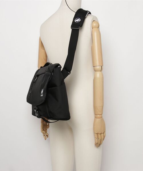 Mammut(マムート)の「エクセロン 2.0 メッセンジャー ジャパンエクスクルーシブ 14 / Xeron 2.0 Messenger JE 14(メッセンジャーバッグ・メンズ・ブラック・14L)」の5枚目の写真