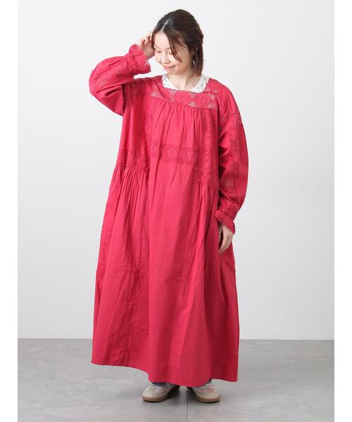 Samansa Mos2（サマンサ モスモス）の「ローズ柄レーススクエアネックワンピース（ワンピース・レディース・オフホワイト/ブラック/ピンク/レッド・M/S）」の4枚目の写真