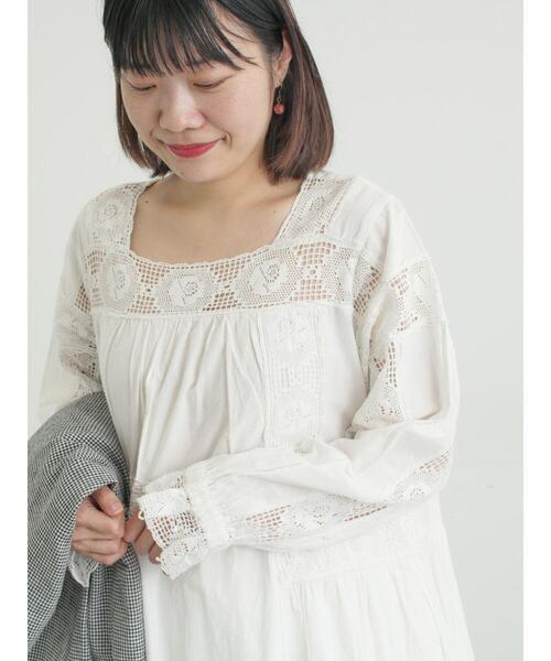 Samansa Mos2（サマンサ モスモス）の「ローズ柄レーススクエアネックワンピース（ワンピース・レディース・オフホワイト/ブラック/ピンク/レッド・M/S）」の2枚目の写真