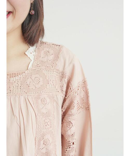 Samansa Mos2（サマンサ モスモス）の「ローズ柄レーススクエアネックワンピース（ワンピース・レディース・オフホワイト/ブラック/ピンク/レッド・M/S）」の5枚目の写真