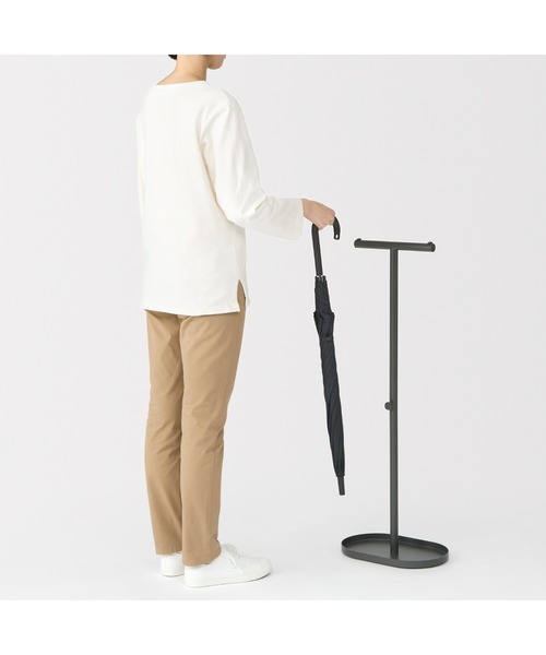 無印良品(ムジルシリョウヒン)の「スチールパイプ傘立て 幅35×奥行22×高さ97cm(家具・メンズ・グレー系/ダークグレー・FREE)」の3枚目の写真