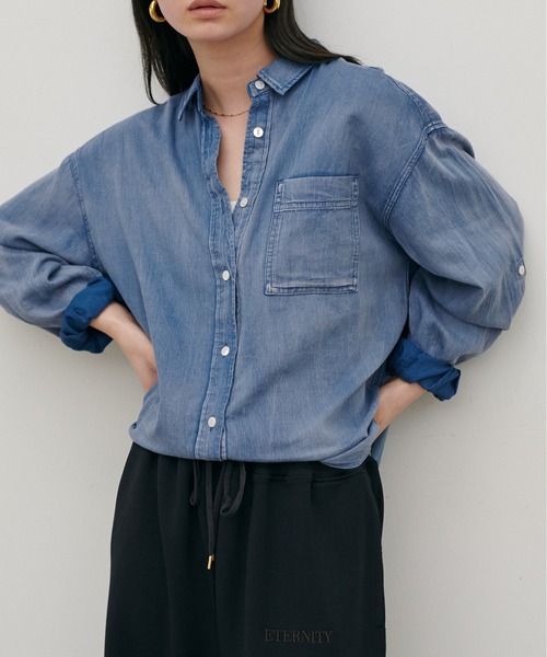 LARUTA（ラルータ）の「【LARUTA】【夏も着れるデニム】デニム風加工シャツ（シャツ/ブラウス・レディース・サックスブルー/ブルー・FREE）」の2枚目の写真