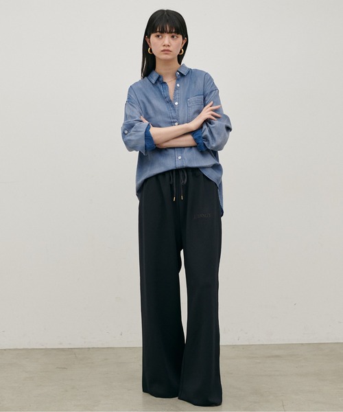 LARUTA（ラルータ）の「【LARUTA】【夏も着れるデニム】デニム風加工シャツ（シャツ/ブラウス・レディース・サックスブルー/ブルー・FREE）」の6枚目の写真