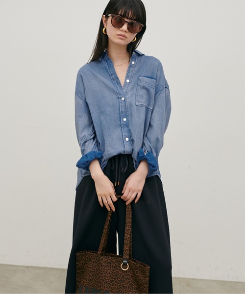 LARUTA（ラルータ）の「【LARUTA】【夏も着れるデニム】デニム風加工シャツ（シャツ/ブラウス・レディース・サックスブルー/ブルー・FREE）」の9枚目の写真