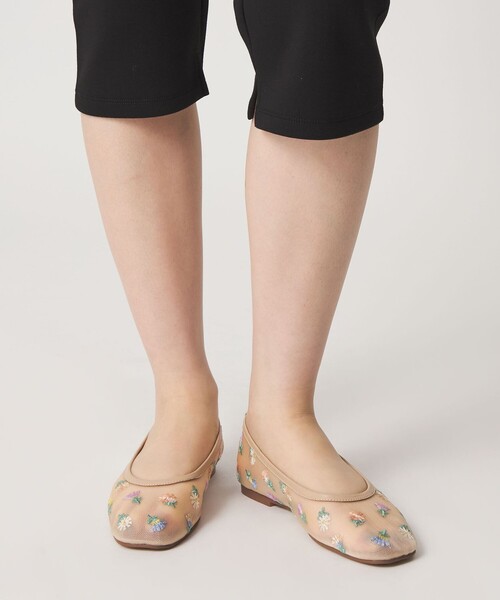 ODETTE E ODILE(オデットエオディール)の「フラワーチュール フラット10↑(パンプス・レディース・ベージュ・25cm/24.5cm/24cm/23.5cm/23cm/22.5cm/22cm)」の3枚目の写真