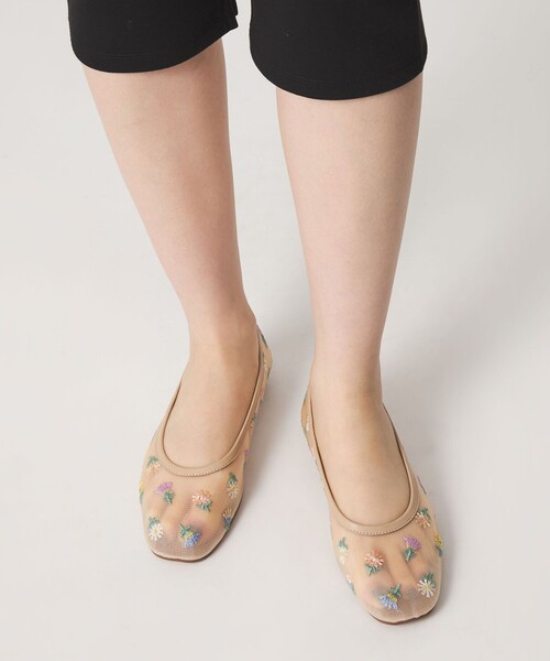 ODETTE E ODILE(オデットエオディール)の「フラワーチュール フラット10↑(パンプス・レディース・ベージュ・25cm/24.5cm/24cm/23.5cm/23cm/22.5cm/22cm)」の5枚目の写真