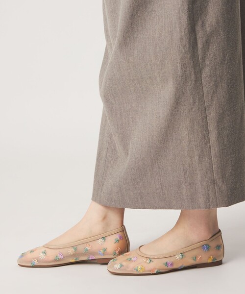 ODETTE E ODILE(オデットエオディール)の「フラワーチュール フラット10↑(パンプス・レディース・ベージュ・25cm/24.5cm/24cm/23.5cm/23cm/22.5cm/22cm)」の6枚目の写真