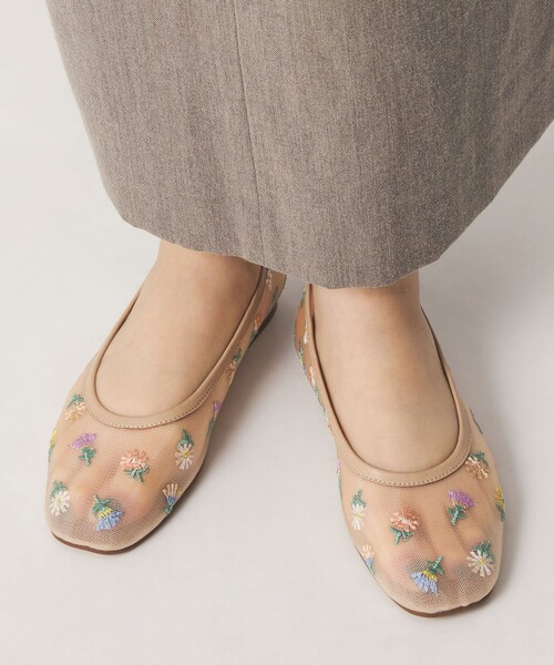 ODETTE E ODILE(オデットエオディール)の「フラワーチュール フラット10↑(パンプス・レディース・ベージュ・25cm/24.5cm/24cm/23.5cm/23cm/22.5cm/22cm)」の7枚目の写真