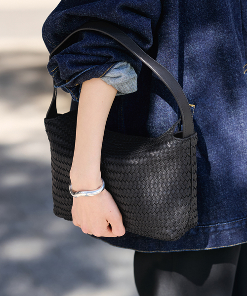 FRAMeWORK（フレームワーク）の「THE BAGMATI ワンハンドルメッシュレザーバック（ハンドバッグ・レディース・ブラック/ウッド・FREE）」の11枚目の写真