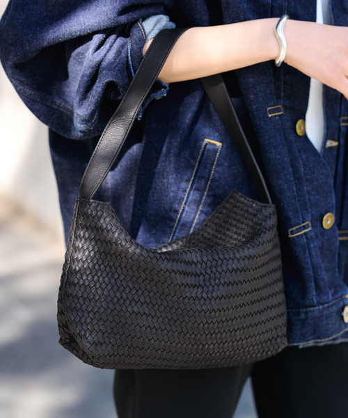 FRAMeWORK（フレームワーク）の「THE BAGMATI ワンハンドルメッシュレザーバック（ハンドバッグ・レディース・ブラック/ウッド・FREE）」の12枚目の写真