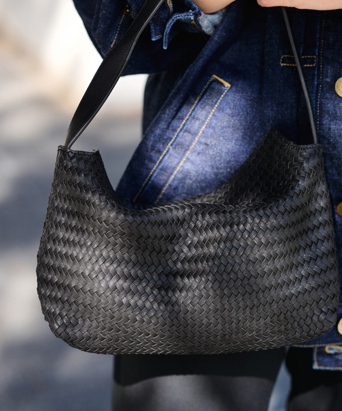 FRAMeWORK（フレームワーク）の「THE BAGMATI ワンハンドルメッシュレザーバック（ハンドバッグ・レディース・ブラック/ウッド・FREE）」の13枚目の写真