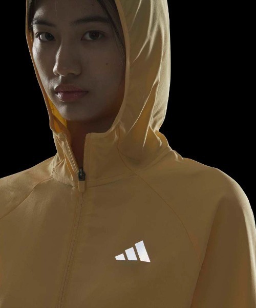adidas（アディダス）の「アディダス adidas アディダスアダプテーション ドットエア クロス レギュラーフィット フードジャケット（ナイロンジャケット・レディース・オレンジ/ホワイト/ブラック・M/L/XL/S）」の16枚目の写真