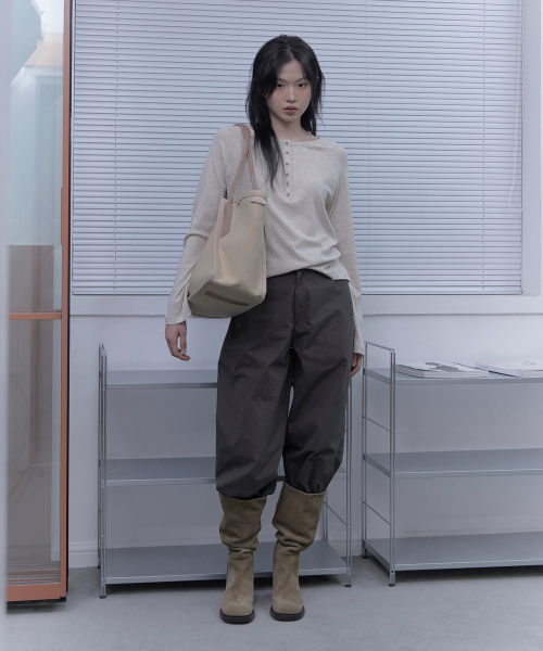 HAVEAWHALE(ハブアホエール)の「sio canvas bag (BE)(ショルダーバッグ・レディース・その他・FREE)」の2枚目の写真