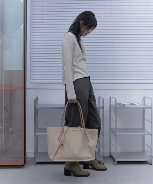 HAVEAWHALE(ハブアホエール)の「sio canvas bag (BE)(ショルダーバッグ・レディース・その他・FREE)」の4枚目の写真