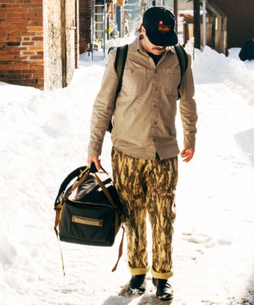 TOPO DESIGNS(トポデザインズ)の「多機能ダッフルバッグ【TOPO DESIGNS】MOUNTAIN DUFFEL 40L(ボストンバッグ・レディース・ブルー/ブラック・ONE SIZE)」の14枚目の写真