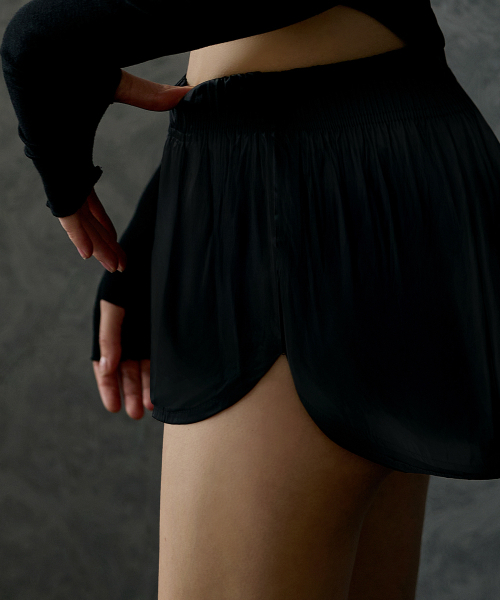 DEVIWEAR（デヴィウェア）の「シマーバンディングショーツ DEVI-B0094-ブラック（その他パンツ・レディース・ブラック・MEDIUM/LARGE/SMALL）」の5枚目の写真