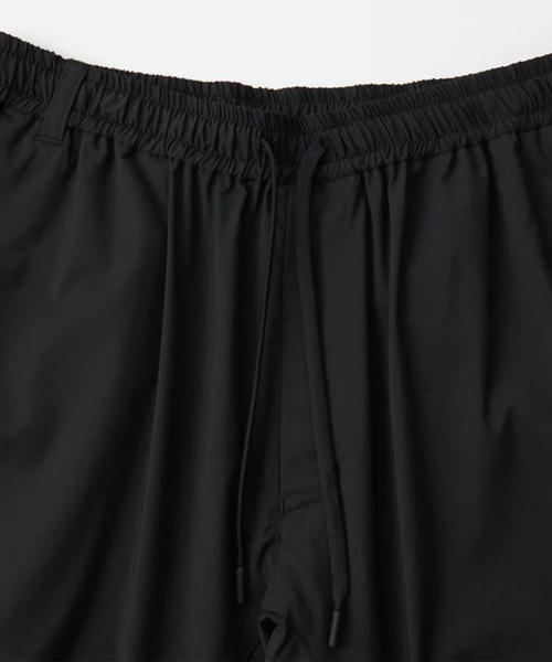 WHITE MOUNTAINEERING(ホワイトマウンテニアリング)の「【White Mountaineering / ホワイトマウンテニアリング】WIDE SHORT PANTS(その他パンツ・メンズ・ブラック・1/2)」の2枚目の写真