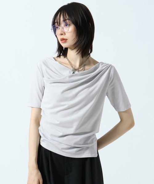 PAGEBOY(ページボーイ)の「ラメドレープカットトップス【ワンショル&オフショル着用可能】(Tシャツ/カットソー・レディース・グレー/ブラック/ネイビー/グレイッシュベージュ/ライトグレー/ブルー・FREE)」の2枚目の写真
