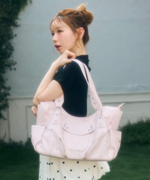 TITTY&CO.(ティティーアンドコー)の「スタッズショルダーバッグ(ショルダーバッグ・レディース・アイボリー/ブルー/ピンク/ブラック・FREE)」の7枚目の写真