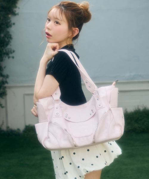 TITTY&CO.(ティティーアンドコー)の「スタッズショルダーバッグ(ショルダーバッグ・レディース・アイボリー/ブルー/ピンク/ブラック・FREE)」の8枚目の写真