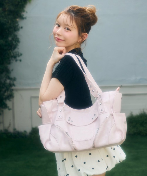TITTY&CO.(ティティーアンドコー)の「スタッズショルダーバッグ(ショルダーバッグ・レディース・アイボリー/ブルー/ピンク/ブラック・FREE)」の9枚目の写真