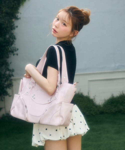 TITTY&CO.(ティティーアンドコー)の「スタッズショルダーバッグ(ショルダーバッグ・レディース・アイボリー/ブルー/ピンク/ブラック・FREE)」の10枚目の写真