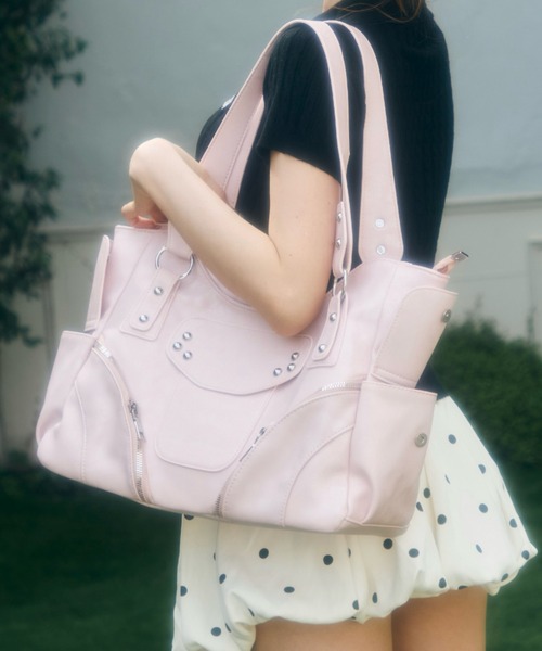 TITTY&CO.(ティティーアンドコー)の「スタッズショルダーバッグ(ショルダーバッグ・レディース・アイボリー/ブルー/ピンク/ブラック・FREE)」の5枚目の写真