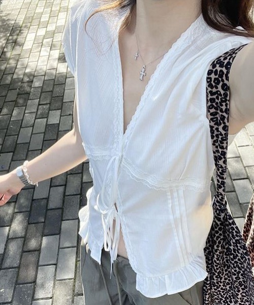 SHEPP(シープ)の「フロントリボン レーストリム フレンチスリーブブラウス(シャツ/ブラウス・レディース・ホワイト・S/M/L)」の2枚目の写真