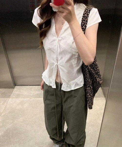 SHEPP(シープ)の「フロントリボン レーストリム フレンチスリーブブラウス(シャツ/ブラウス・レディース・ホワイト・S/M/L)」の5枚目の写真