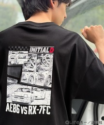 Java（ジャバ）の「《頭文字D × JaVaコラボ》藤原拓海 vs 高橋兄弟 秋名バトルシーン グラフィック 半袖Tシャツ 【接触冷感・UVカット機能付き素材】（Tシャツ/カットソー）」