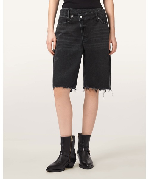 ALLSAINTS（オールセインツ）の「AKI CROSSOVER WIDE LEG SHORTS | AKI クロスオーバー ワイド レッグ ショーツ（デニムパンツ・レディース・ブラック・24/25/26/27）」の2枚目の写真