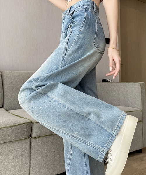 AMAJI(アマジ)の「ラインストーン デニム ワイドストレートパンツ(デニムパンツ・レディース・ライトブルー・X-LARGE/LARGE/MEDIUM/SMALL)」の2枚目の写真
