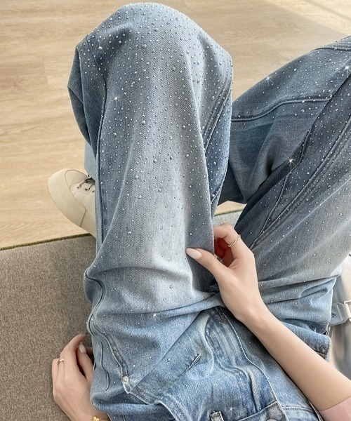 AMAJI(アマジ)の「ラインストーン デニム ワイドストレートパンツ(デニムパンツ・レディース・ライトブルー・X-LARGE/LARGE/MEDIUM/SMALL)」の5枚目の写真