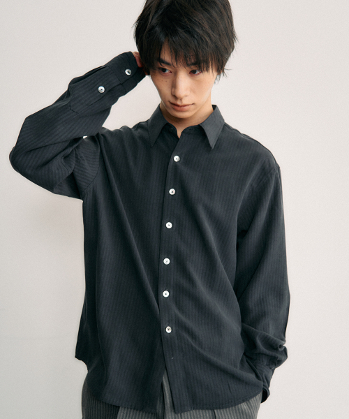 LUNDY(ランディ)の「サブトルラインストライプシャツ - ネイビー(シャツ/ブラウス・メンズ・ネイビー・2/3)」の3枚目の写真