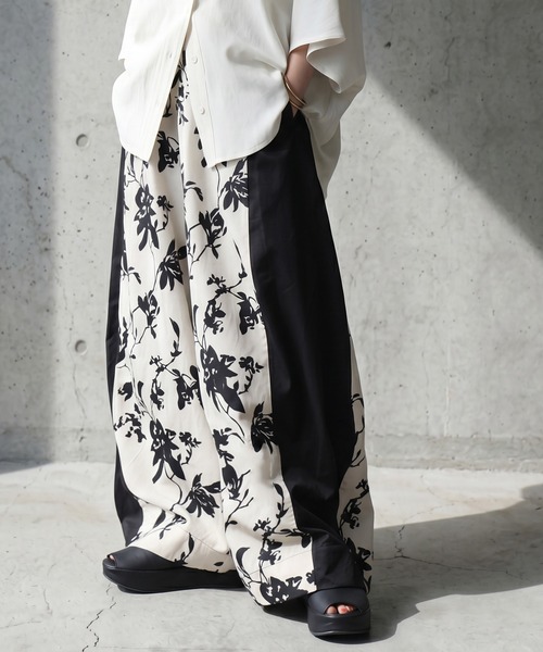 antiqua(アンティカ)の「花柄 ワイドパンツ(その他パンツ・レディース・ダークグレー/アイボリー・LARGE/MEDIUM)」の4枚目の写真
