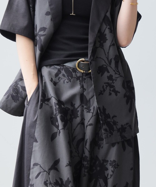 antiqua(アンティカ)の「花柄 ワイドパンツ(その他パンツ・レディース・ダークグレー/アイボリー・LARGE/MEDIUM)」の8枚目の写真