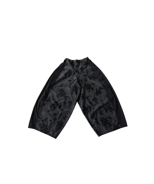 antiqua(アンティカ)の「花柄 ワイドパンツ(その他パンツ・レディース・ダークグレー/アイボリー・LARGE/MEDIUM)」の11枚目の写真