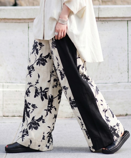 antiqua(アンティカ)の「花柄 ワイドパンツ(その他パンツ・レディース・ダークグレー/アイボリー・LARGE/MEDIUM)」の3枚目の写真