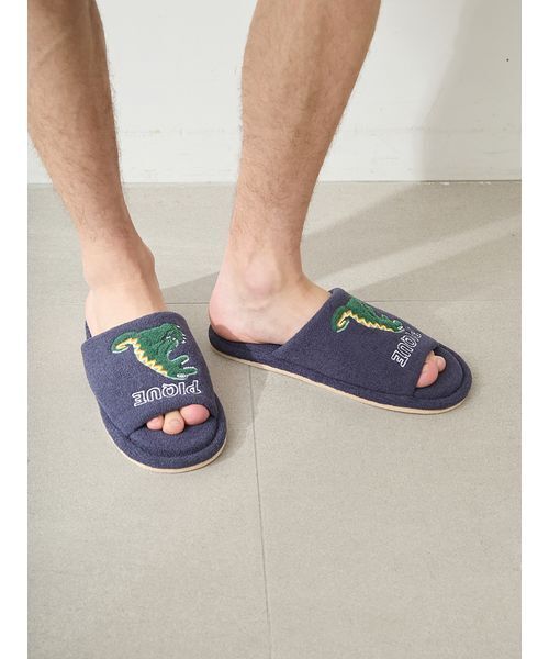 gelato pique(ジェラートピケ)の「【HOMME】エアリーモコスリーピングダイナソールームシューズ(ルームシューズ/スリッパ・メンズ・クリーム/ネイビー・F)」の5枚目の写真
