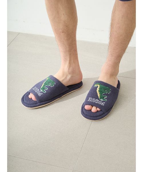 gelato pique(ジェラートピケ)の「【HOMME】エアリーモコスリーピングダイナソールームシューズ(ルームシューズ/スリッパ・メンズ・クリーム/ネイビー・F)」の6枚目の写真