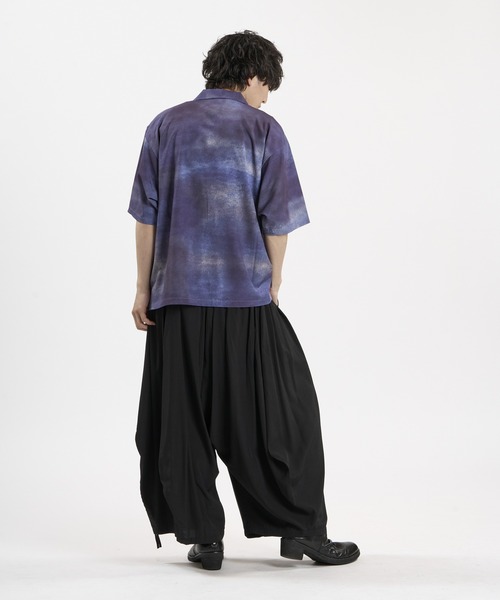 NO ID.（ノーアイディ）の「【NO ID.】Abstract Print Open Collar Shirt / アブストラクト プリント オープン カラー シャツ（シャツ/ブラウス・メンズ・ダークブルー/ホワイト・2/1）」の4枚目の写真