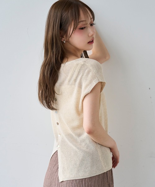 mil(ミル)の「バックデザインニット【587279】(ニット/セーター・レディース・ベージュ/ブラック/イエロー/ライトブルー/パープル/オフホワイト・ONE SIZE)」の3枚目の写真