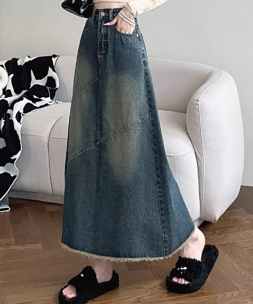 NANEA(ナネア)の「斜め切替フリンジヘム デニムロングフレアスカート(デニムスカート・レディース・ブルー・LARGE/MEDIUM/SMALL)」の8枚目の写真