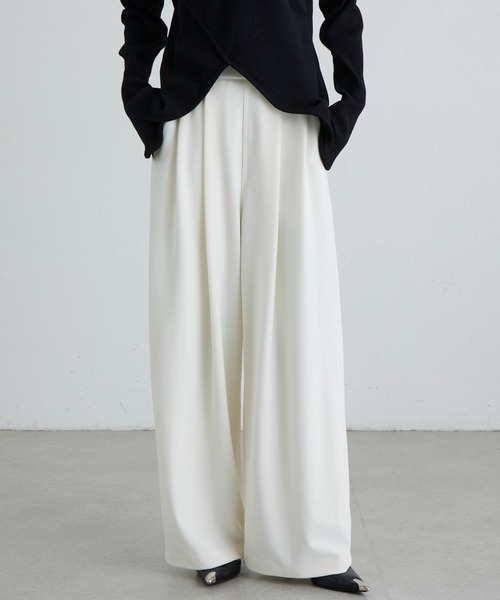 Lui's(ルイス)の「ポンチ2タックワイドパンツ 26aw(スラックス・レディース・ブラック/オフホワイト/チャコールグレー・36/38)」の1枚目の写真