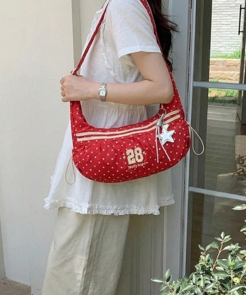 Ritzy（リッツィー）の「ドット柄半月型ショルダーバッグ（飾り物無し）（ショルダーバッグ・レディース・レッド/ホワイト/ブラック・FREE）」の3枚目の写真
