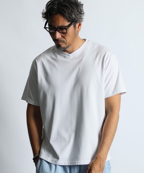 The DUFFER of ST.GEORGE(ザダファーオブセントジョージ)の「COOLMAX 2LAYERS V-NECK TEE:2層構造 吸水速乾クールマックス レギュラーフィット VネックTシャツ(Tシャツ/カットソー・メンズ・ブルーグレー/ブラック/ホワイト・X-LARGE/LARGE/MEDIUM/SMALL)」の2枚目の写真